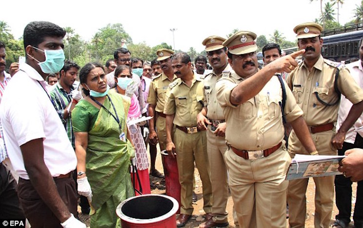 India: M&aacute;s de 100 muertos y 350 heridos en el incendio de un templo